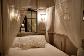 Oltrarno Florence Apartment